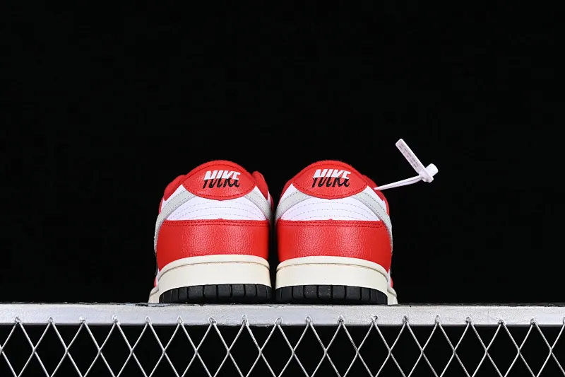 All Categories Nk SB Dunk Series Nk SB Dunk Low Low-top sneakers Cost-effective version Nk Dunk Low "Chicago Split" Chicago color matching SB low-top sports and leisure sneakers DZ2536-600